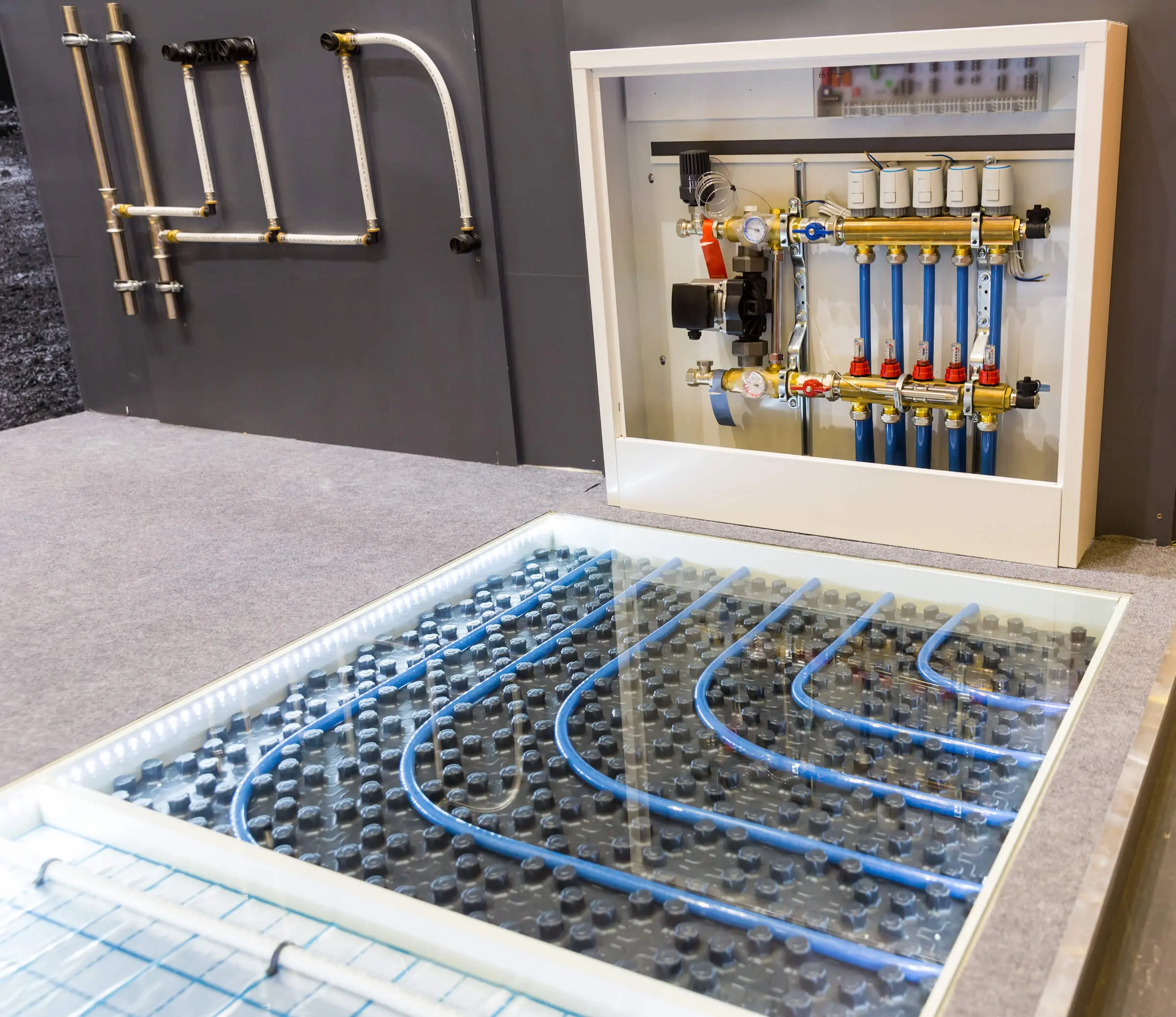 Underfloor heating system pipes and distribution in a showroom