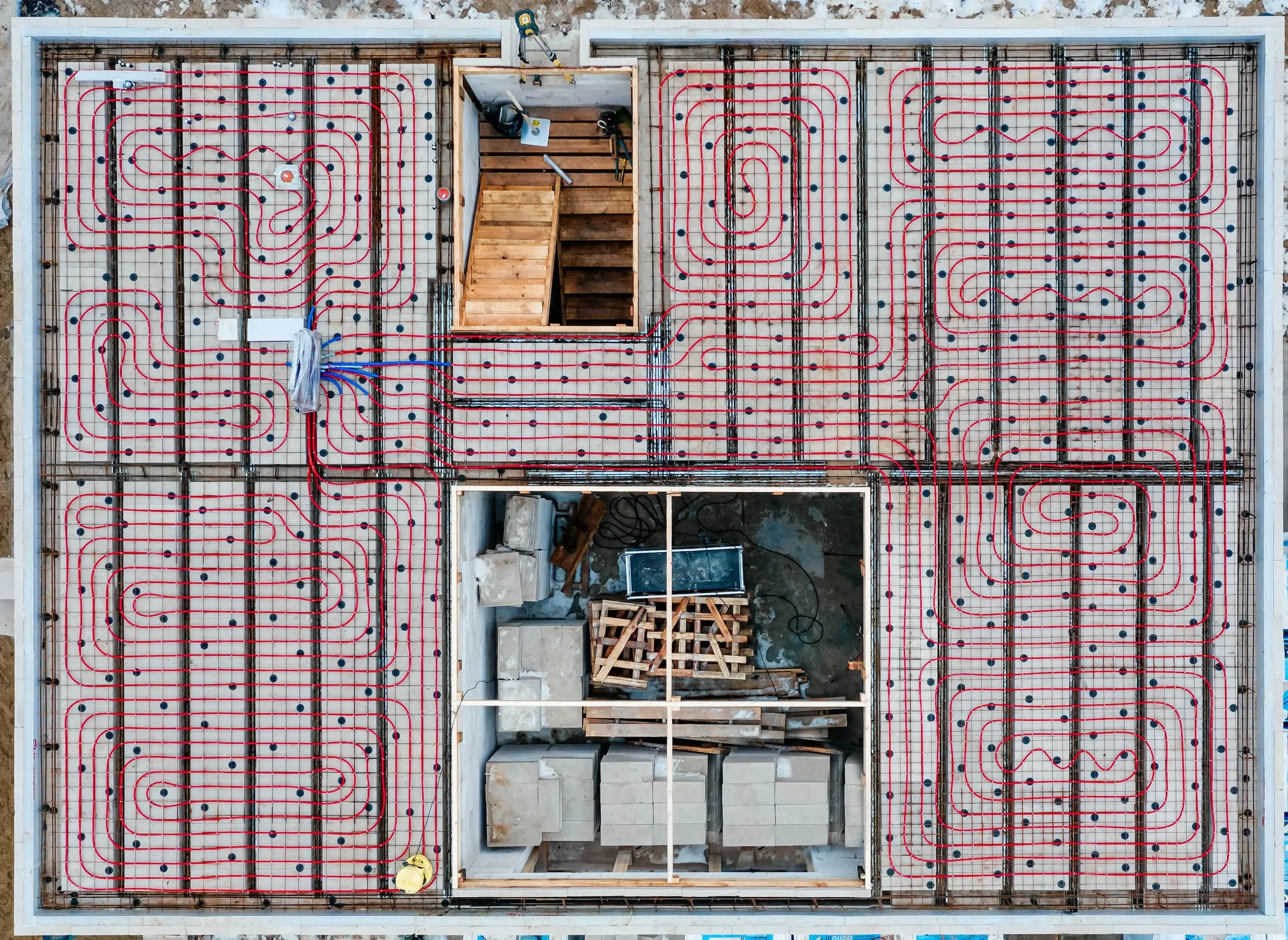 Radiant underfloor heating installation for wet concrete in a new house
